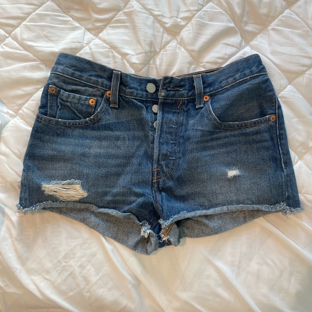 Dark Wash Levi Shorts- Size 26